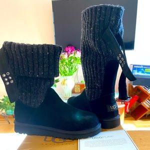 Super comfortable UGG boots! Fits on size 5